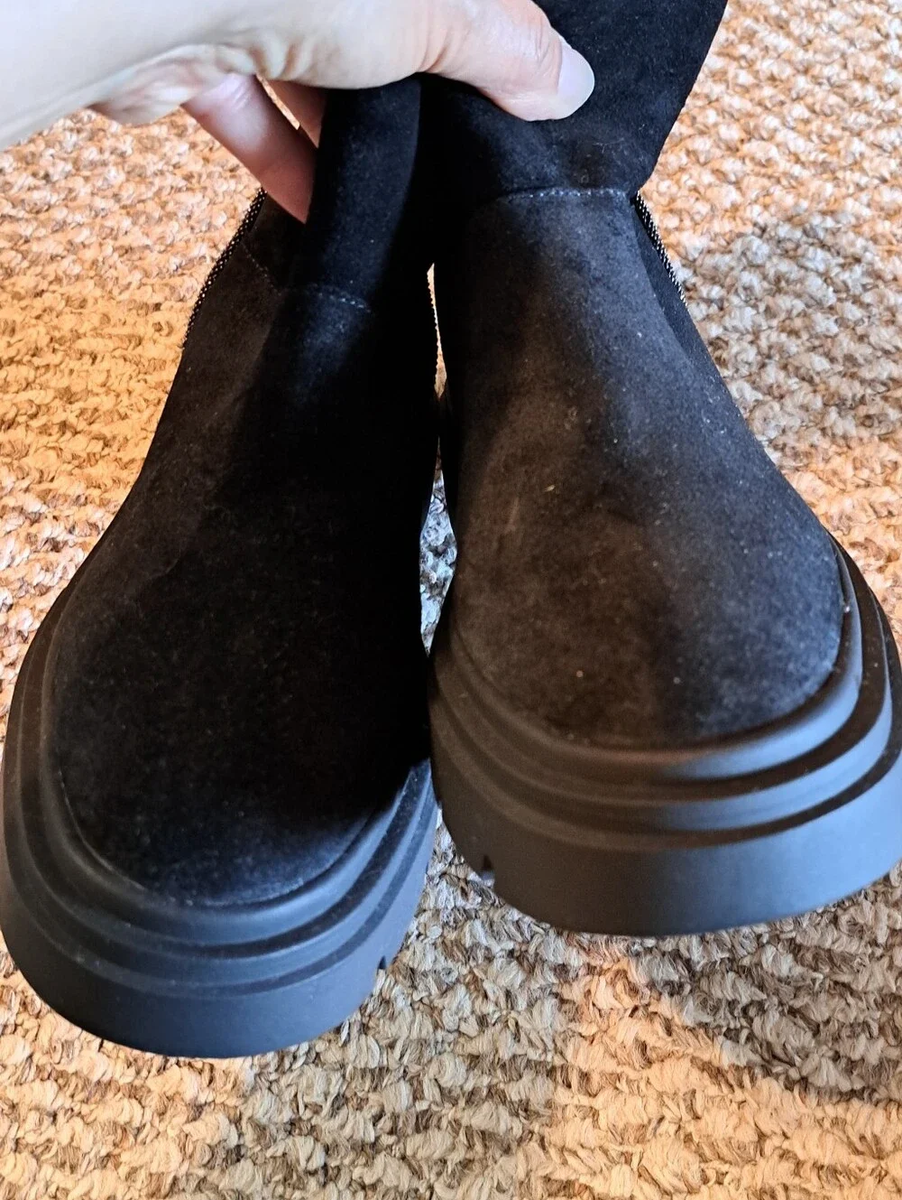 🖤 DKNY Frankie Faux Shearling Lug Heel Boots – Size 6 – NWOB 🖤 RHINESTONES!